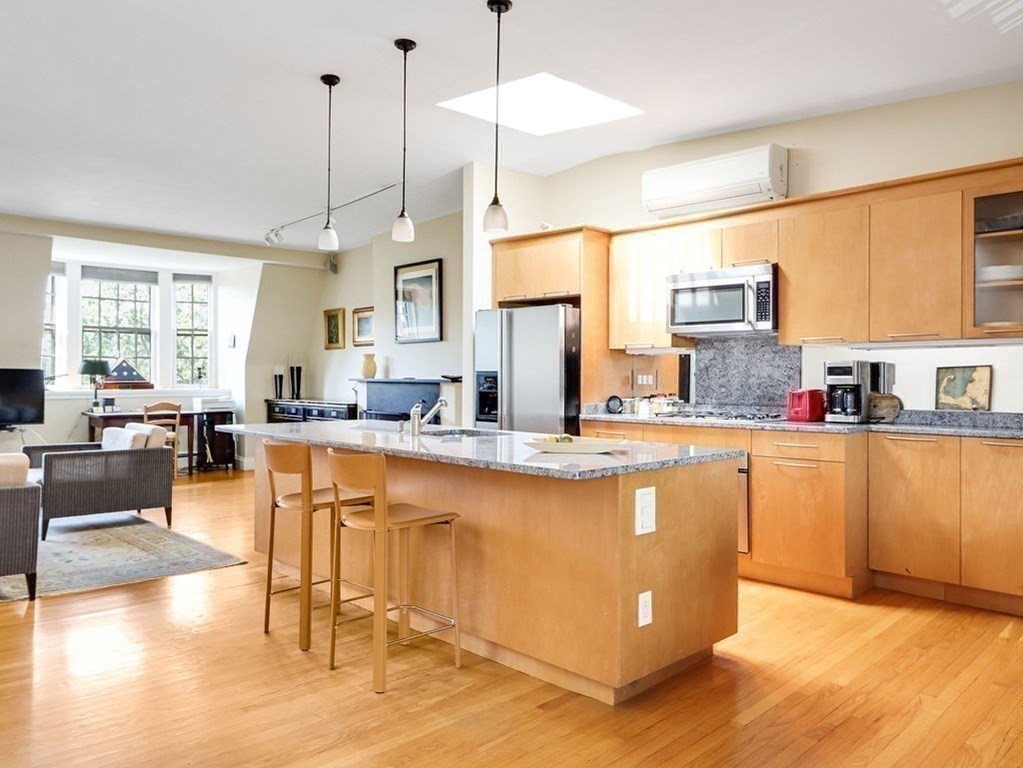 9 Concord Square, Unit 4 Boston, MA 02118 - Photo 2 of 26