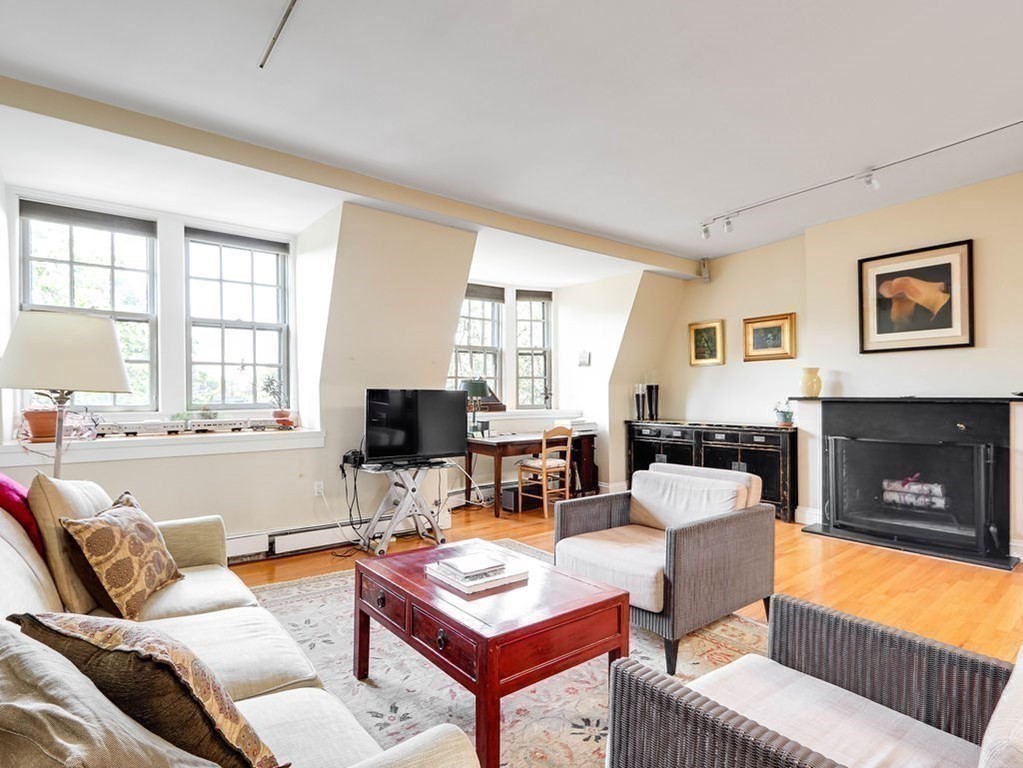 9 Concord Square, Unit 4 Boston, MA 02118 - Photo 3 of 26