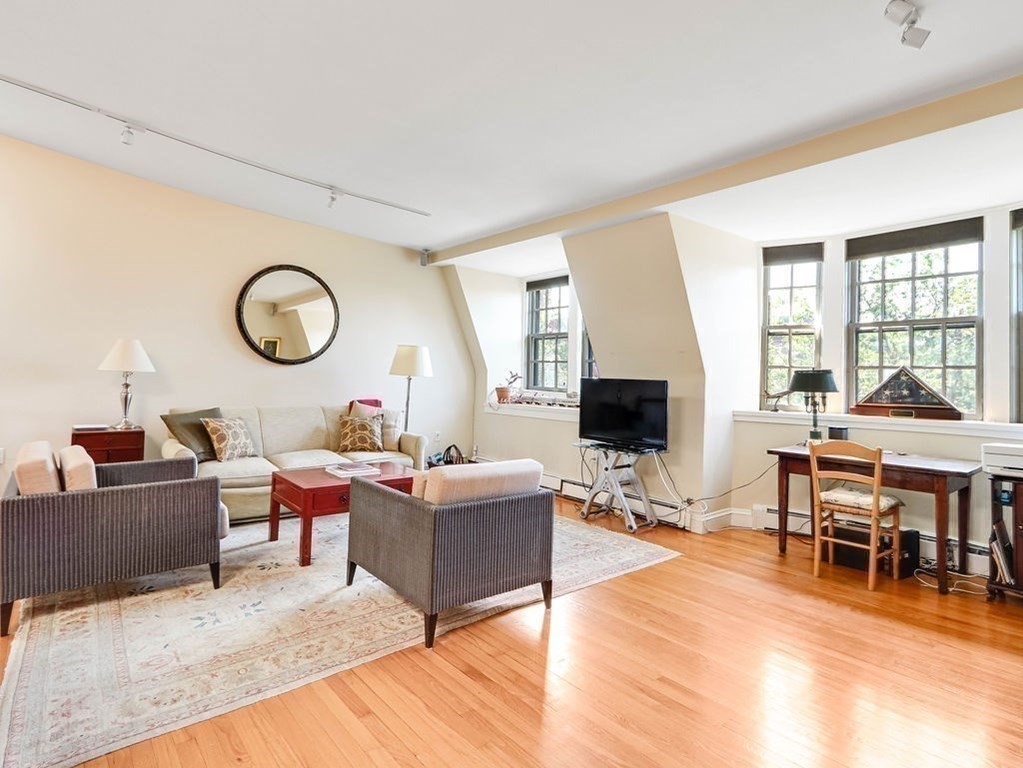 9 Concord Square, Unit 4 Boston, MA 02118 - Photo 4 of 26