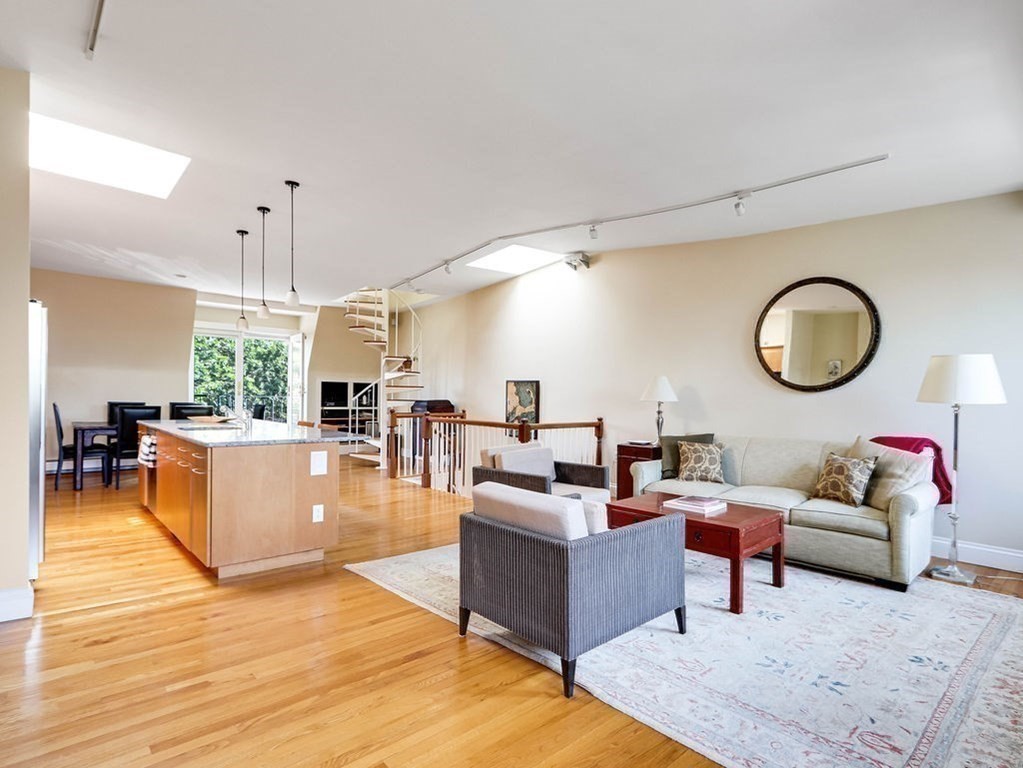 9 Concord Square, Unit 4 Boston, MA 02118 - Photo 5 of 26
