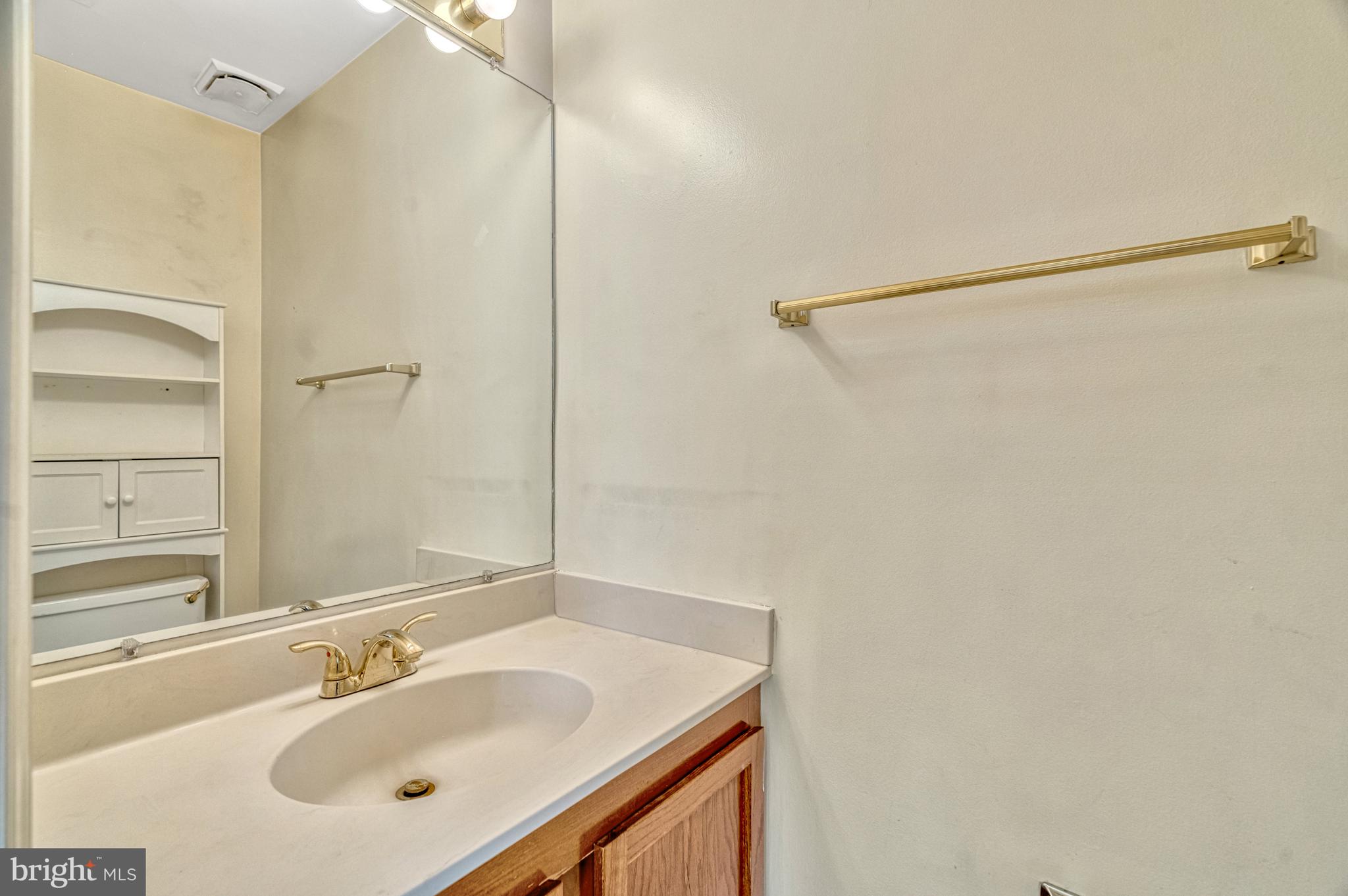 14785 Basingstoke Loop Centreville, VA 20120 - Photo 11 of 24 main floor powder room