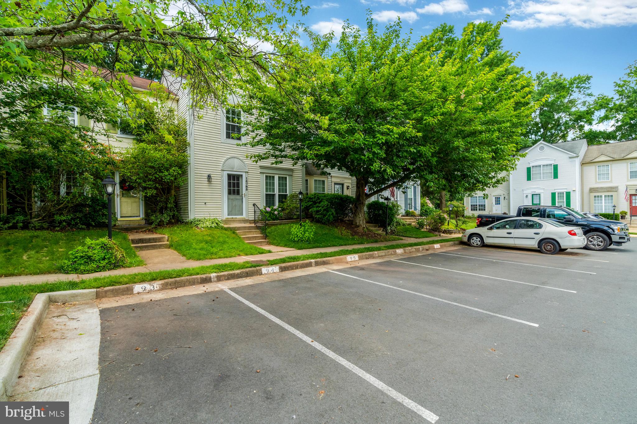 14785 Basingstoke Loop Centreville, VA 20120 - Photo 2 of 24 front