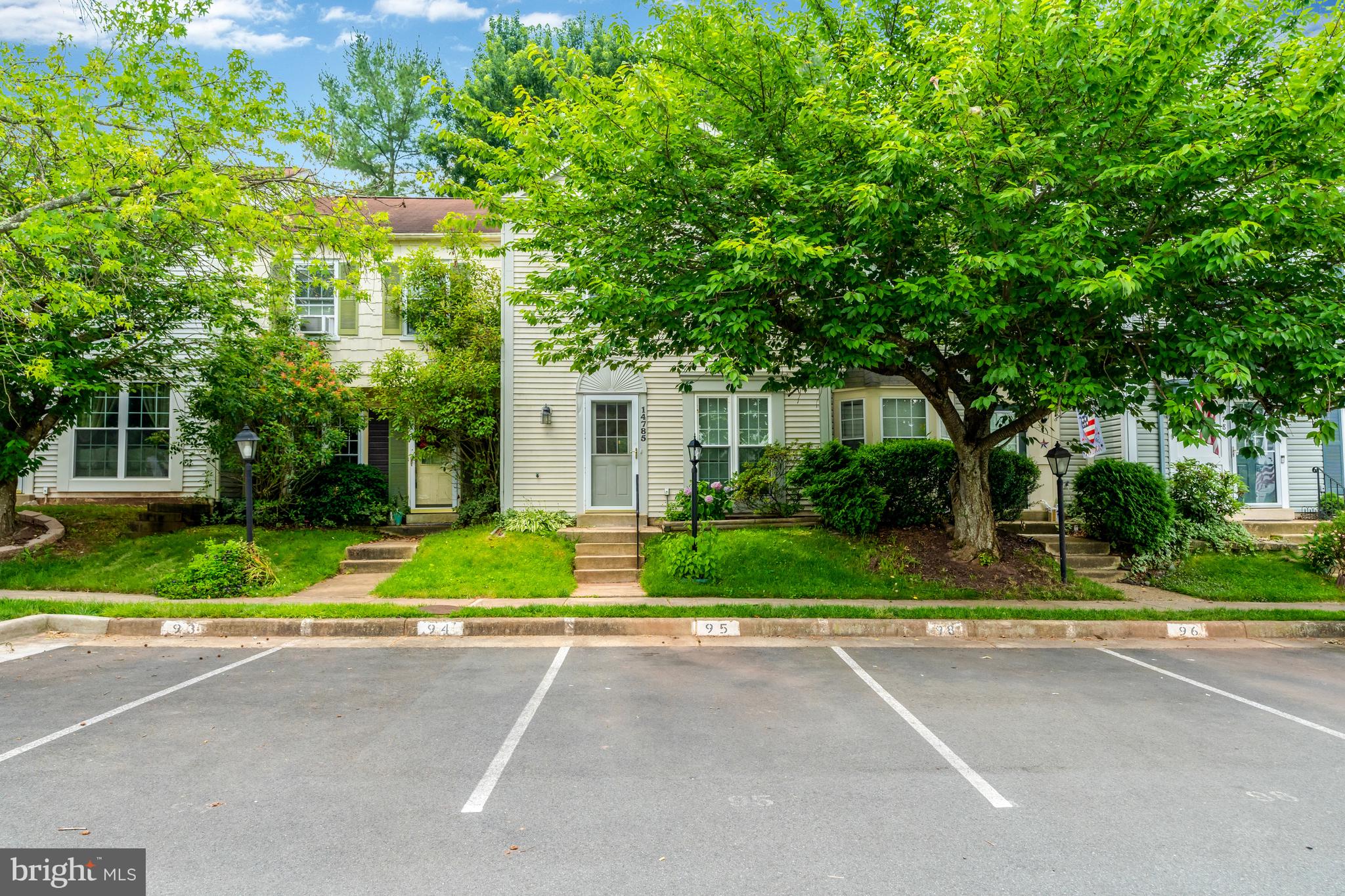 14785 Basingstoke Loop Centreville, VA 20120 - Photo 3 of 24 front