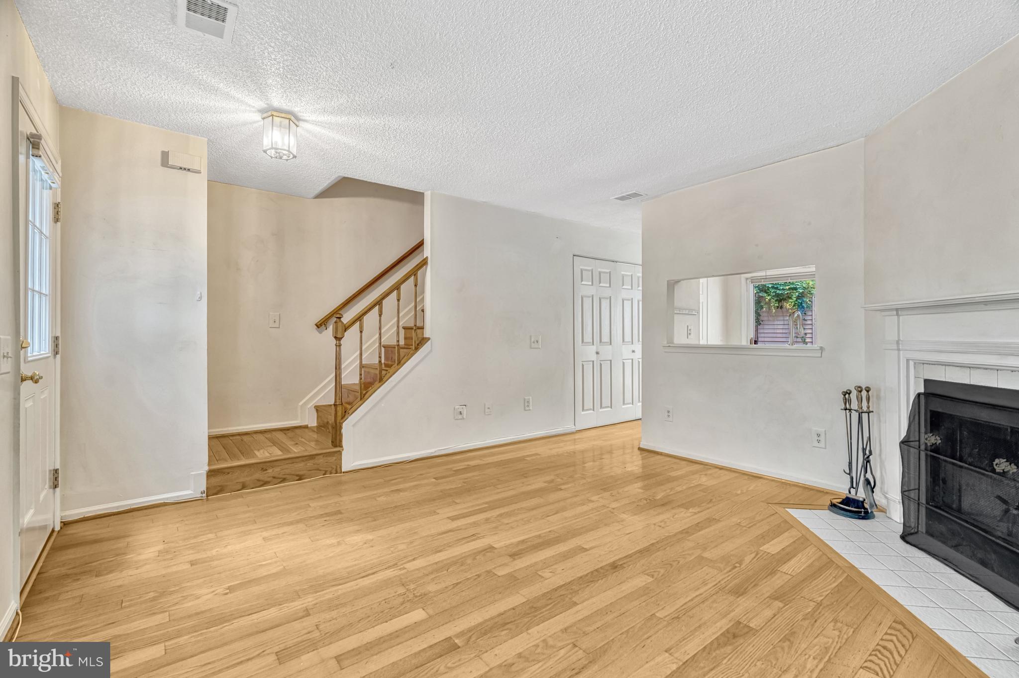 14785 Basingstoke Loop Centreville, VA 20120 - Photo 5 of 24 living room