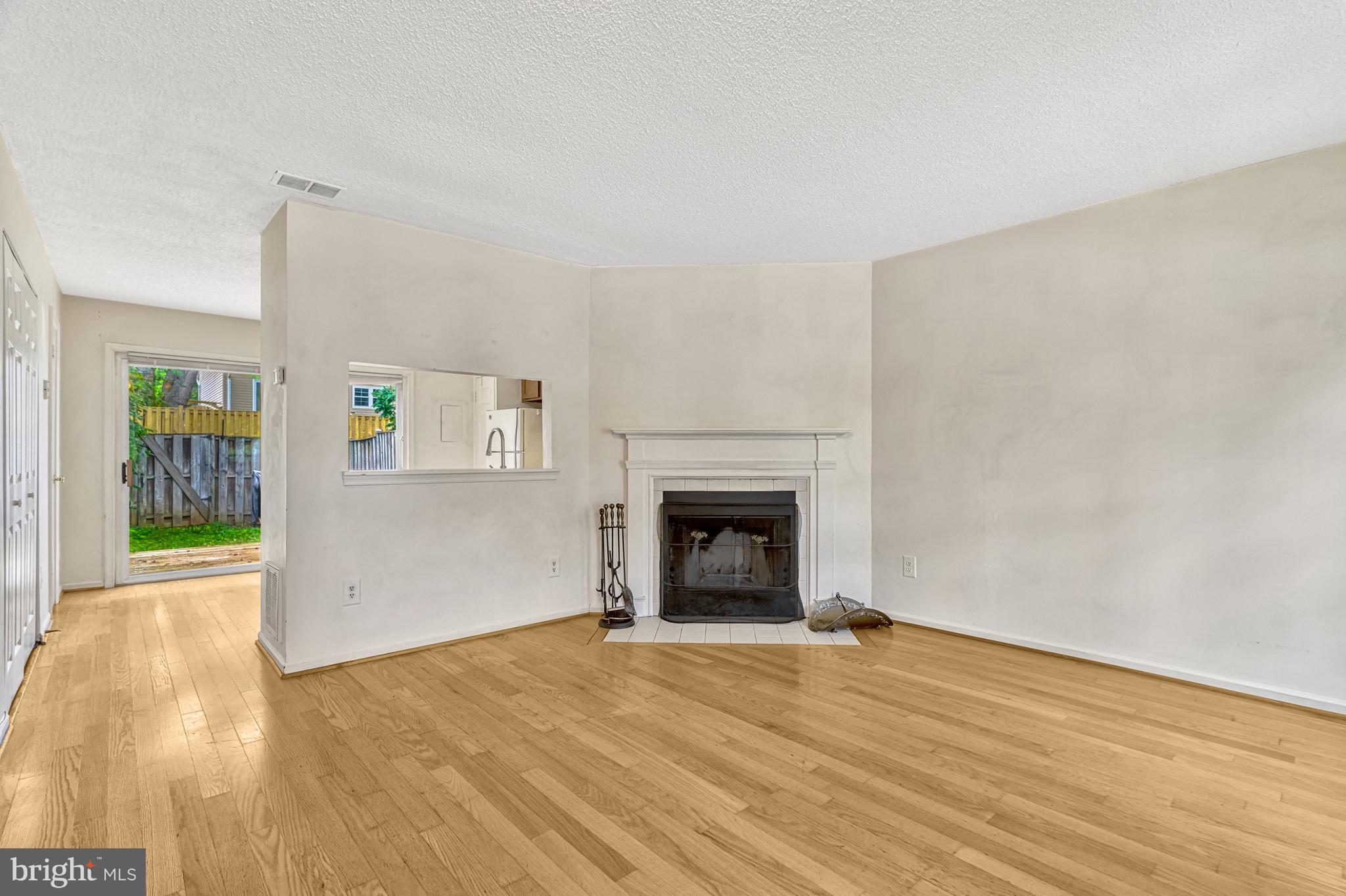 14785 Basingstoke Loop Centreville, VA 20120 - Photo 7 of 24 living room