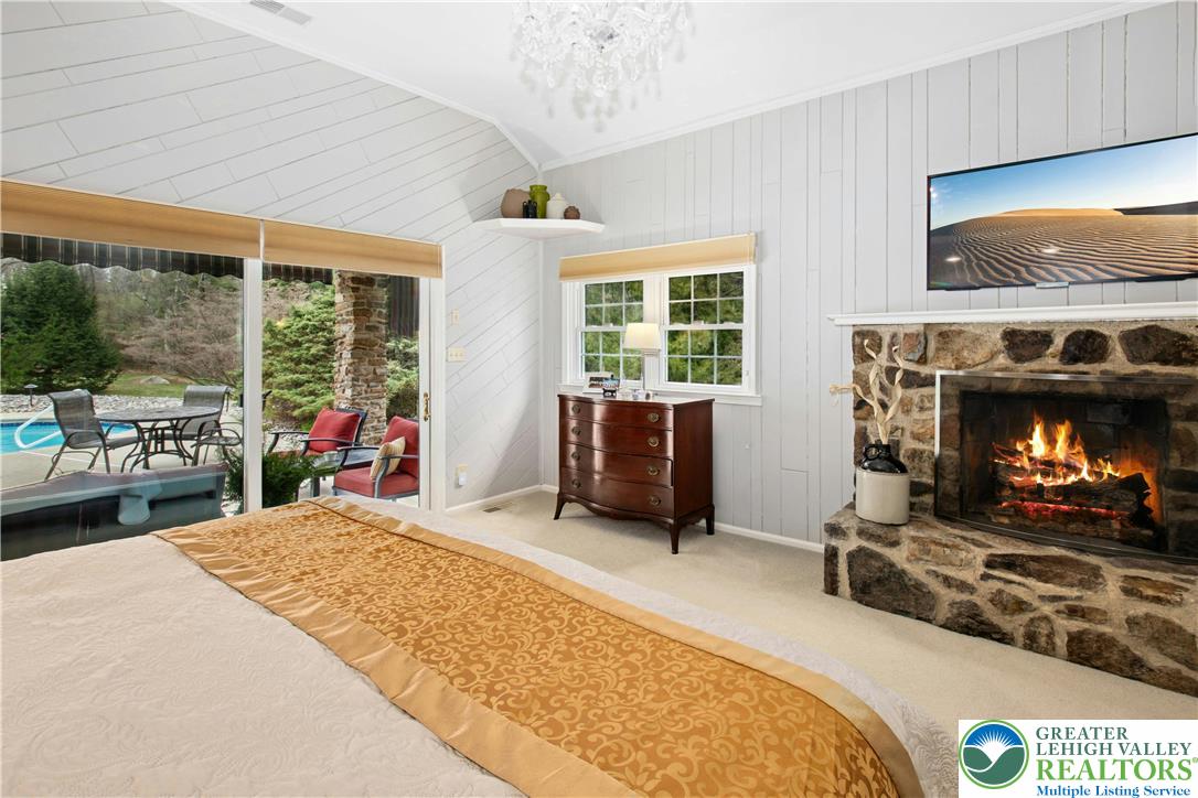 2714 Bergstresser Drive Hellertown, PA 18055 - Photo 15 of 29