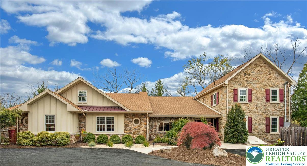 2714 Bergstresser Drive Hellertown, PA 18055 - Photo 2 of 29