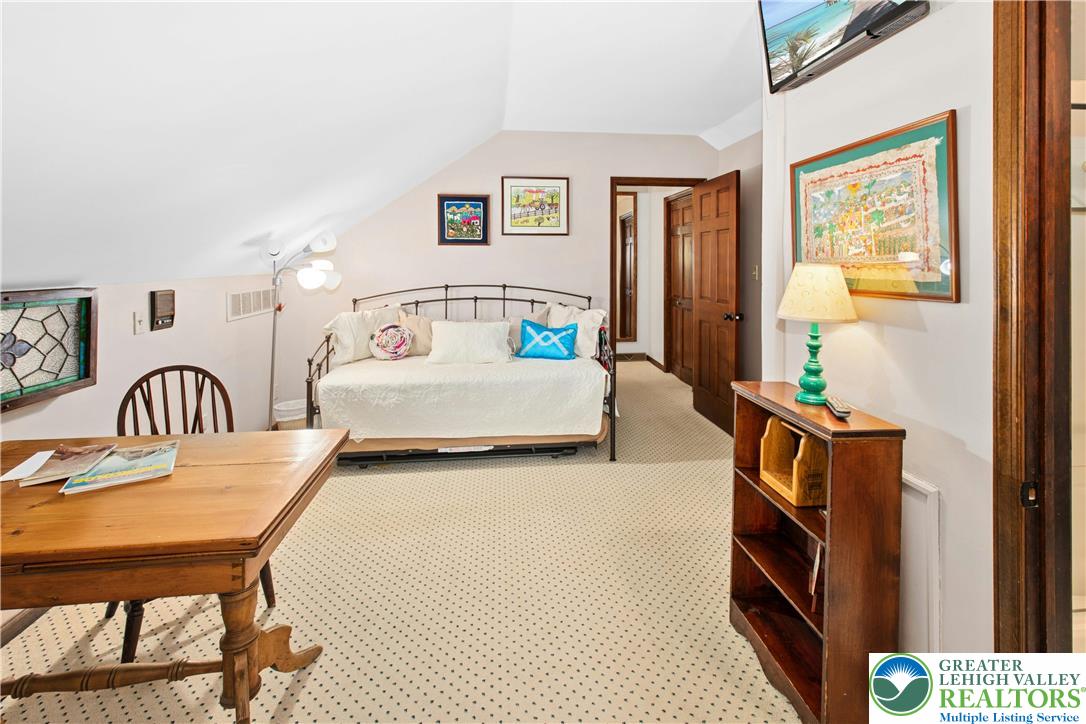 2714 Bergstresser Drive Hellertown, PA 18055 - Photo 22 of 29