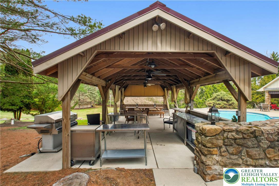 2714 Bergstresser Drive Hellertown, PA 18055 - Photo 24 of 29