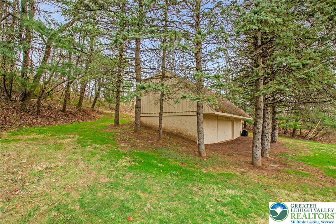 2714 Bergstresser Drive Hellertown, PA 18055 - Photo 26 of 29