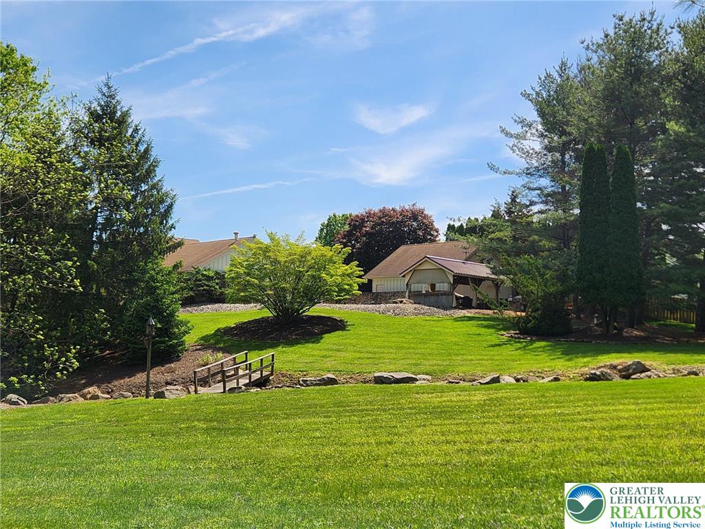 2714 Bergstresser Drive Hellertown, PA 18055 - Photo 3 of 29