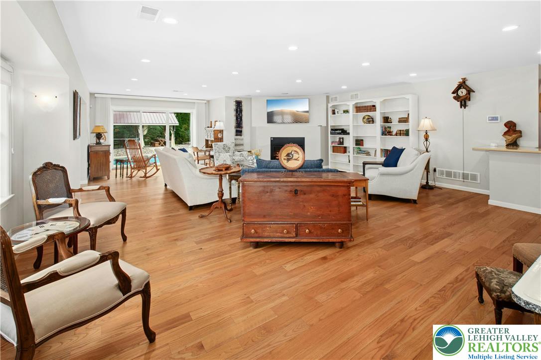 2714 Bergstresser Drive Hellertown, PA 18055 - Photo 10 of 29