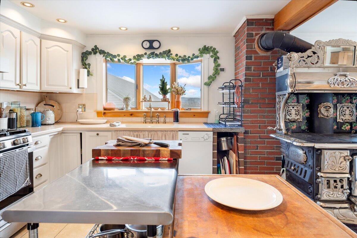 642 Backkingdom Road Mexico, ME 04257 - Photo 23 of 88 Kitchen