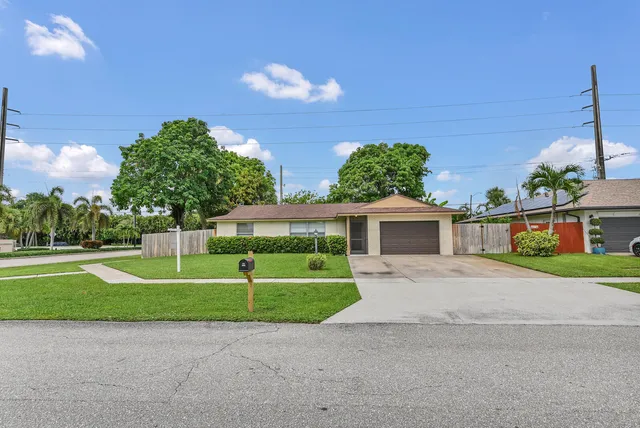 $499,500 | 5001 Woodstone Circle West, Lake Worth, FL 33463