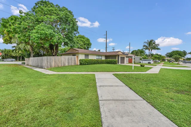 $499,500 | 5001 Woodstone Circle West, Lake Worth, FL 33463