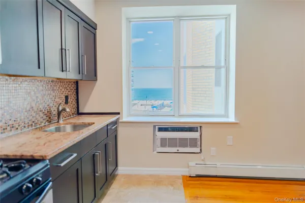 $2,850 | 25 West Broadway, Unit 506, Long Beach, NY 11561