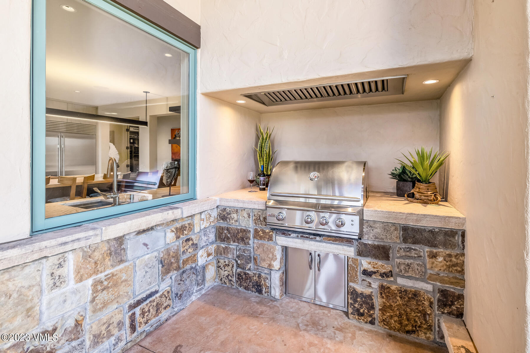 81 Elk Run Edwards, CO 81632 - Photo 22 of 62 a bathroom with a sink and a mirror