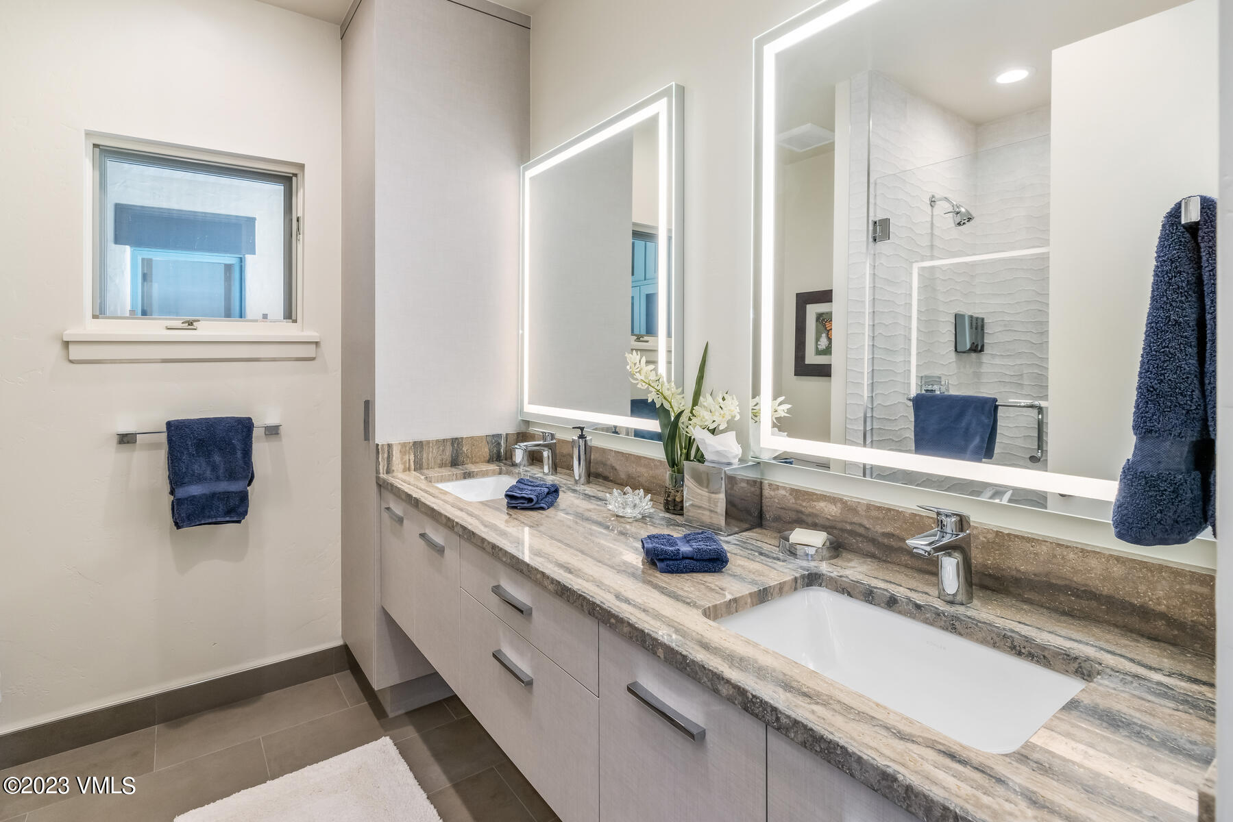 81 Elk Run Edwards, CO 81632 - Photo 35 of 62 a bathroom with double vanity sinks and a mirror