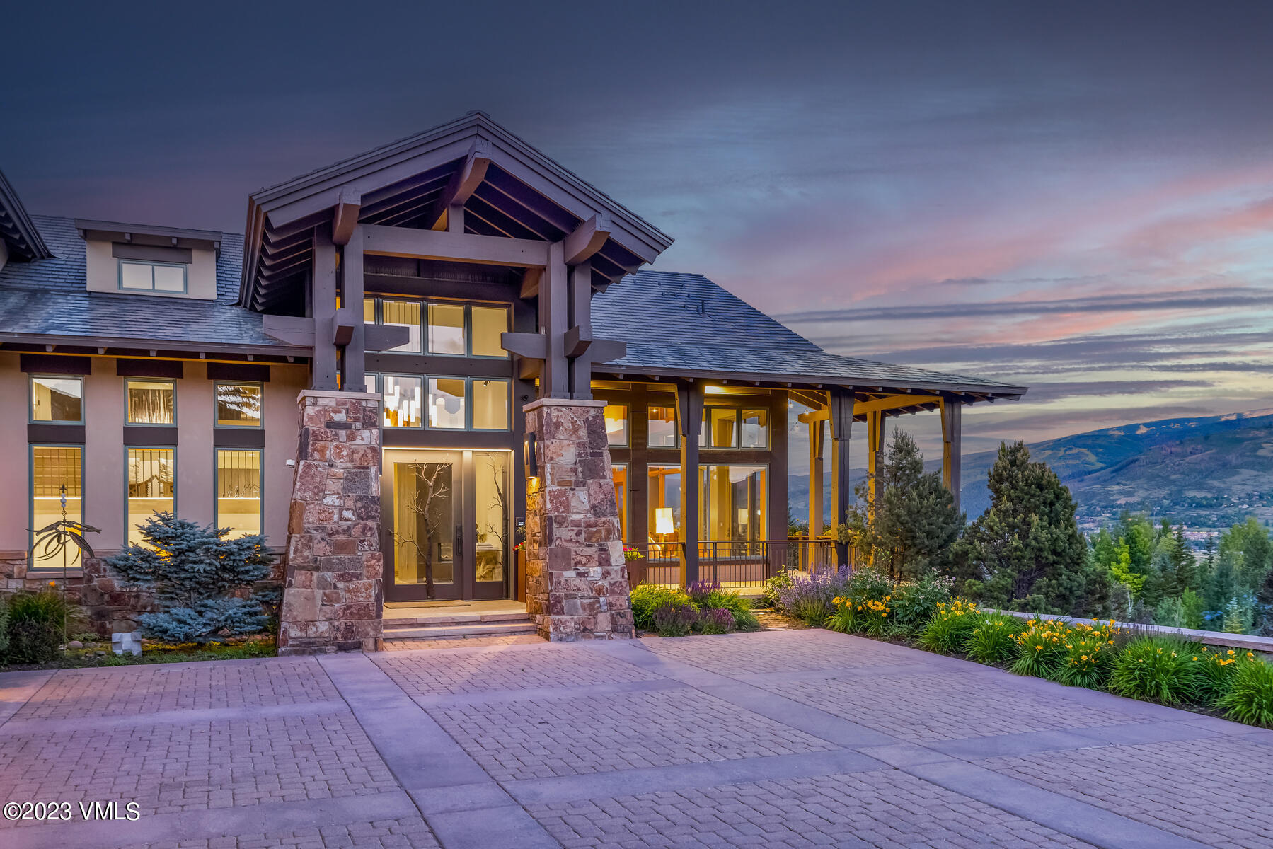 81 Elk Run Edwards, CO 81632 - Photo 61 of 62 a front view of a house with garden