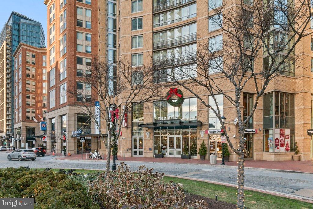 675 President Street, Unit 1404 Baltimore, MD 21202 - Photo 3 of 31 a view of a large building