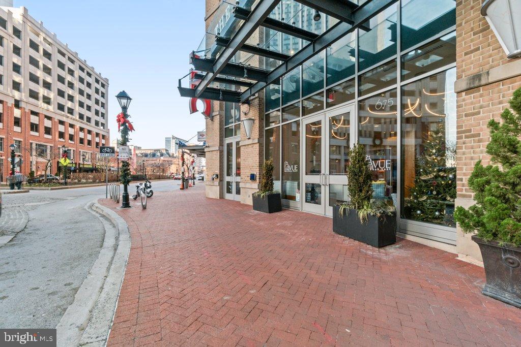 675 President Street, Unit 1404 Baltimore, MD 21202 - Photo 4 of 31 a view of a street with buildings