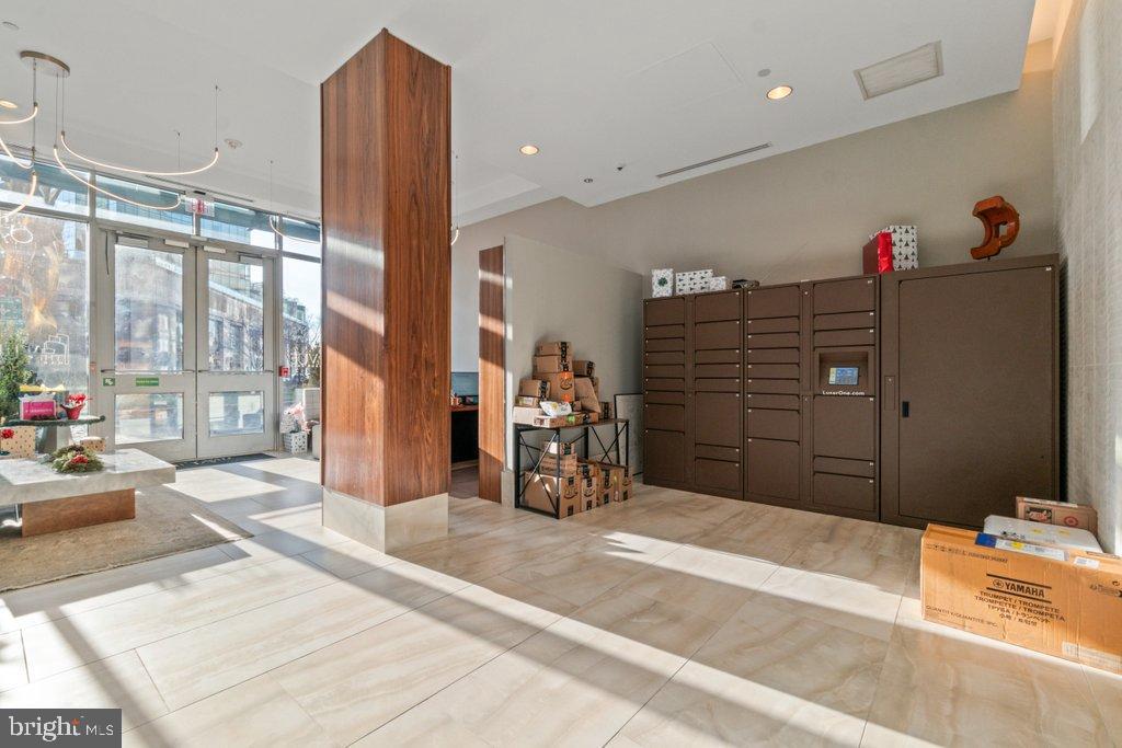 675 President Street, Unit 1404 Baltimore, MD 21202 - Photo 7 of 31 a view of a livingroom with furniture