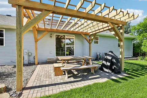 $400,000 | 606 Garfield Avenue, Evansville, WI 53536