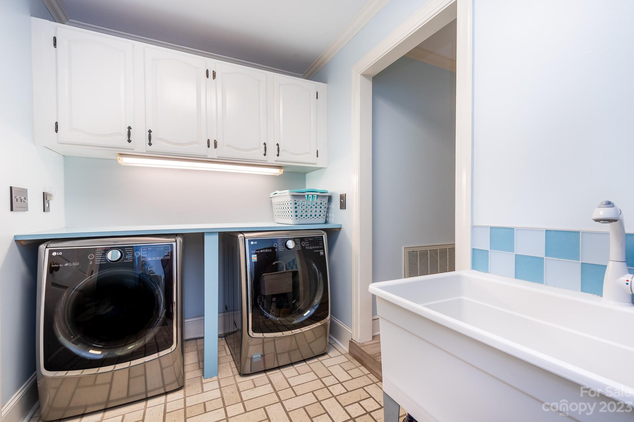 3787 Mill Run Terrell, NC 28682 - Photo 23 of 42 a utility room with dryer and washer