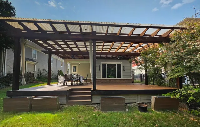 a view of house with a big yard