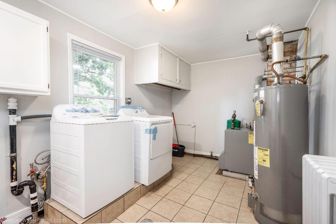 7700 Garden Lane Justice, IL 60458 - Photo 13 of 17 a utility room with cabinets washer and dryer