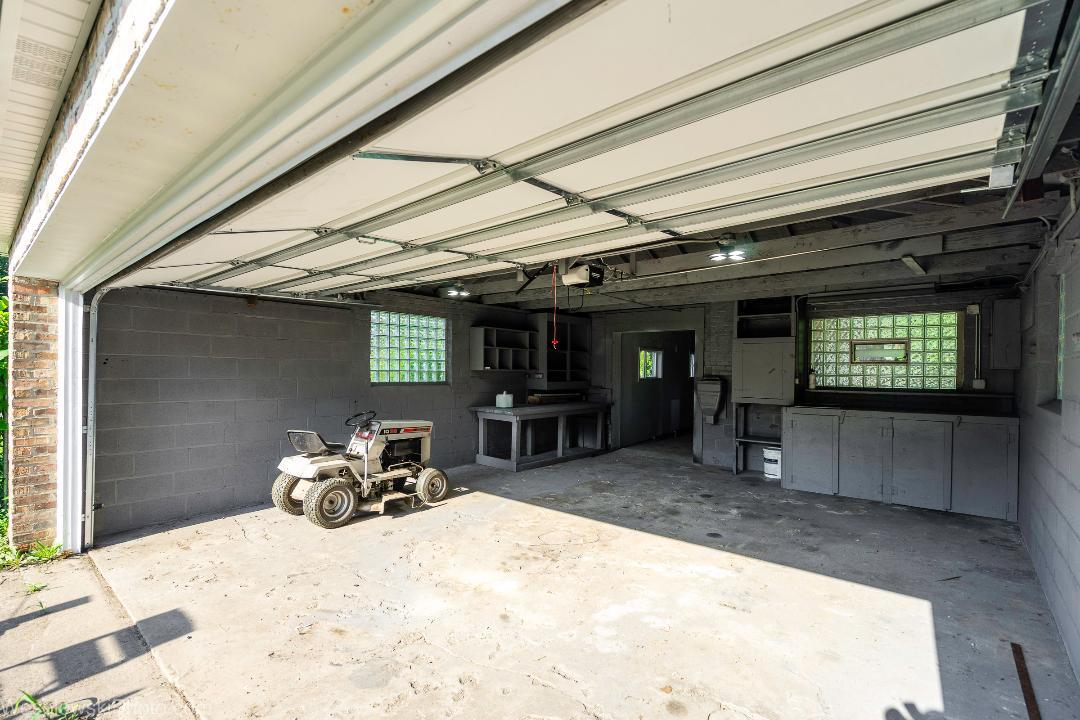 7700 Garden Lane Justice, IL 60458 - Photo 14 of 17 a view of a livingroom with furniture