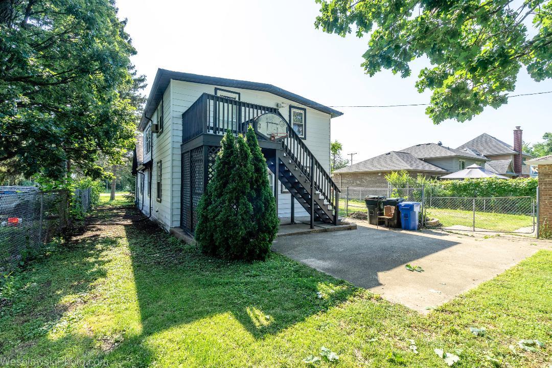 7700 Garden Lane Justice, IL 60458 - Photo 2 of 17 a view of a back yard