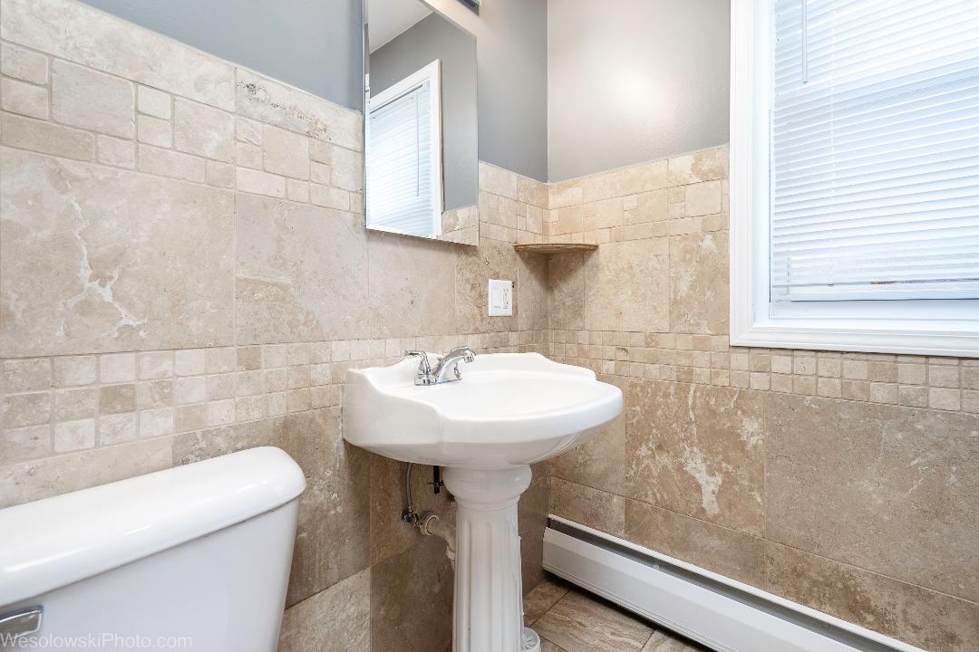 7700 Garden Lane Justice, IL 60458 - Photo 7 of 17 a bathroom with a sink a toilet and mirror