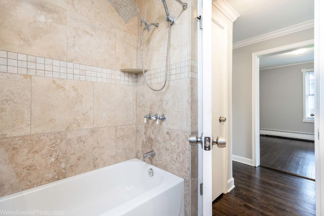 7700 Garden Lane Justice, IL 60458 - Photo 8 of 17 a bathroom with a bathtub with a shower