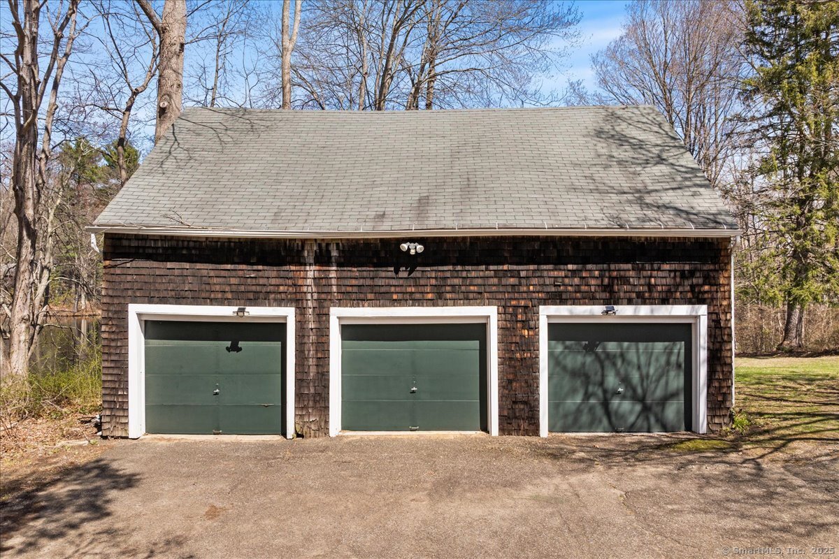 45 Main Street Ivoryton, CT 06442 - Photo 38 of 39 Three bays