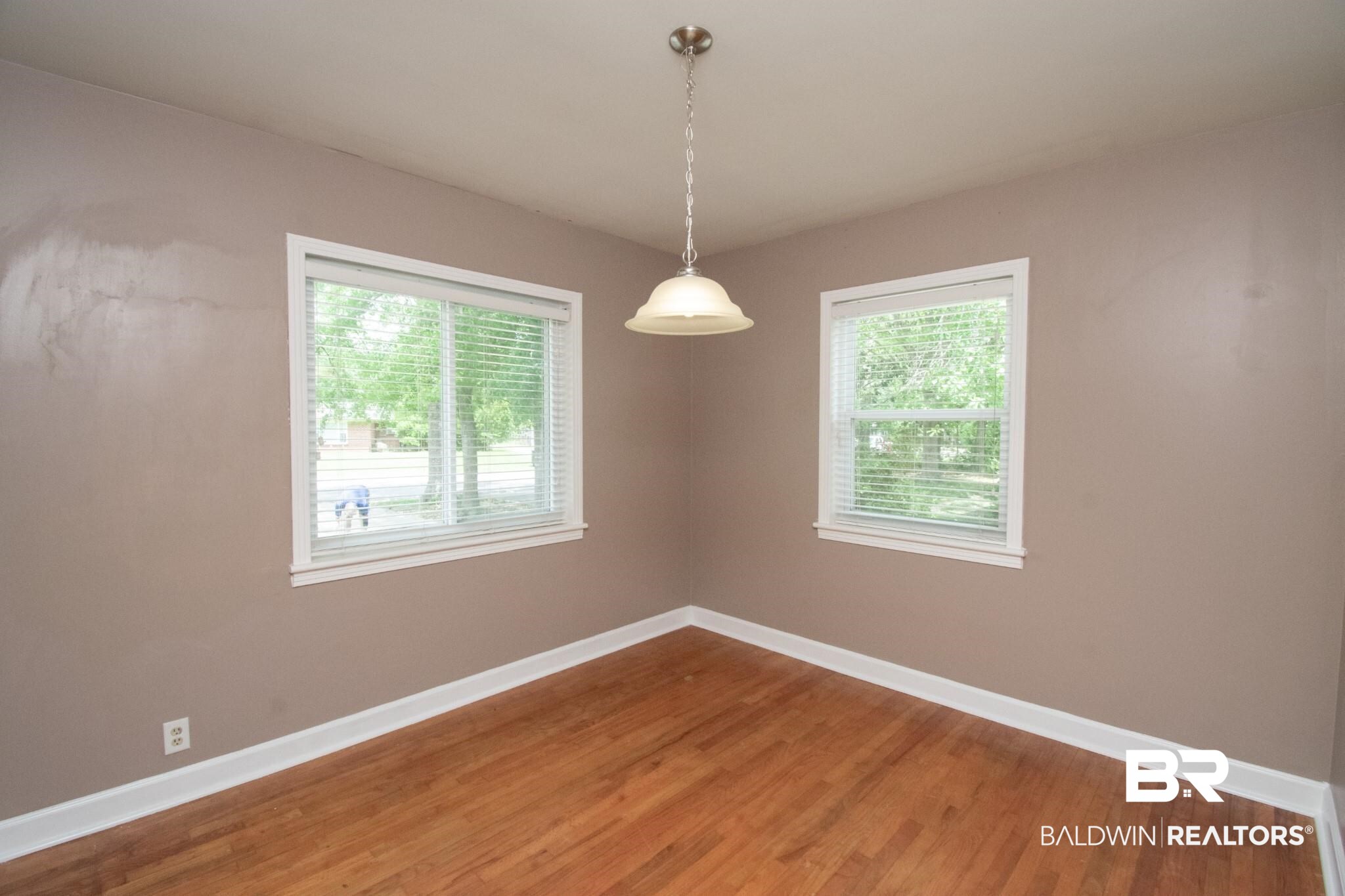 411 Sutherland Drive Mobile, AL 36611 - Photo 5 of 33