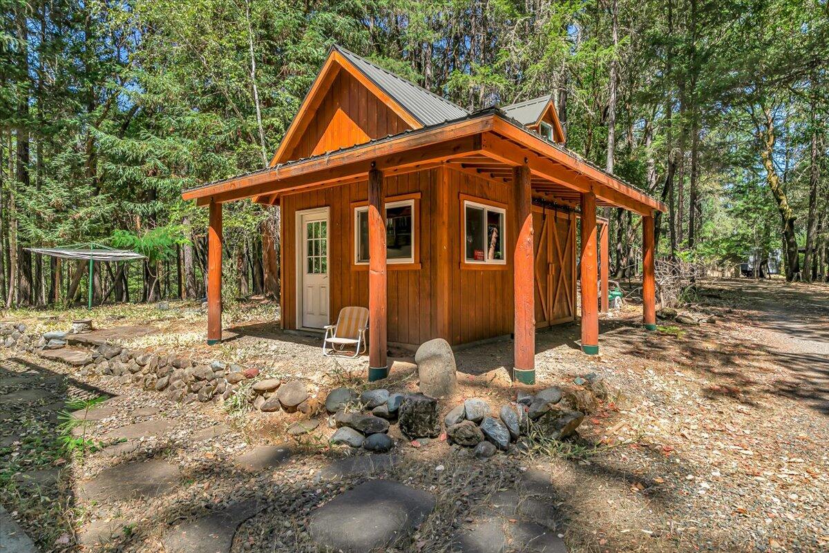 785 Crow Road Merlin, OR 97532 - Photo 24 of 36 27-27