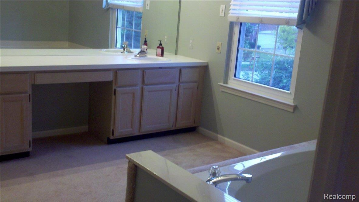 1277 Harvard Drive Rochester, MI 48307 - Photo 10 of 17 1277 HARVARD 024
