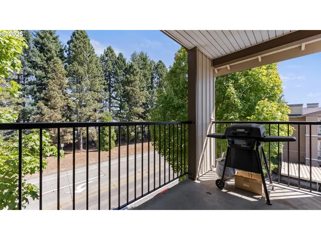 $298,888 | 10654 Northeast Holly Street, Unit 307, Hillsboro, OR 97006