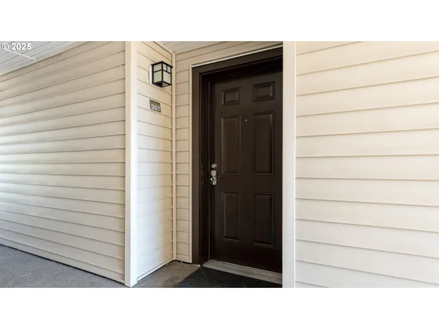 $298,888 | 10654 Northeast Holly Street, Unit 307, Hillsboro, OR 97006