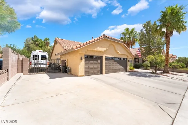 $3,200 | 8628 Highacre Drive, Las Vegas, NV 89145