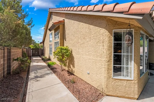 $3,200 | 8628 Highacre Drive, Las Vegas, NV 89145