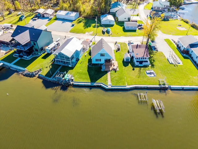 $319,900 | 94 West Waldron Lake Drive, Wawaka, IN 46794