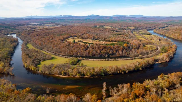 $475,000 | 125 Riverbreeze Court, Howardsville, VA 24562