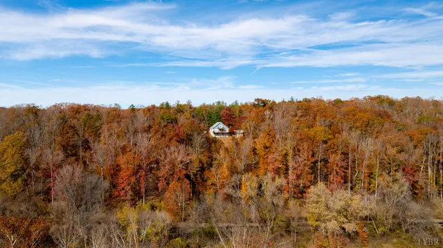 $475,000 | 125 Riverbreeze Court, Howardsville, VA 24562