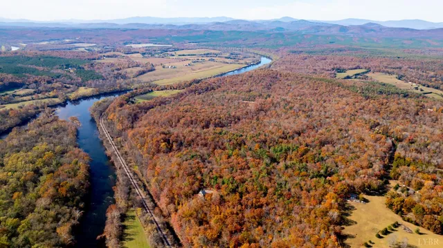 $475,000 | 125 Riverbreeze Court, Howardsville, VA 24562