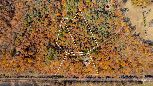 $475,000 | 125 Riverbreeze Court, Howardsville, VA 24562