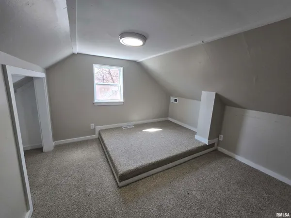 $149,900 | 1915 East Washington Street, East Peoria, IL 61611