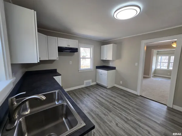 $149,900 | 1915 East Washington Street, East Peoria, IL 61611