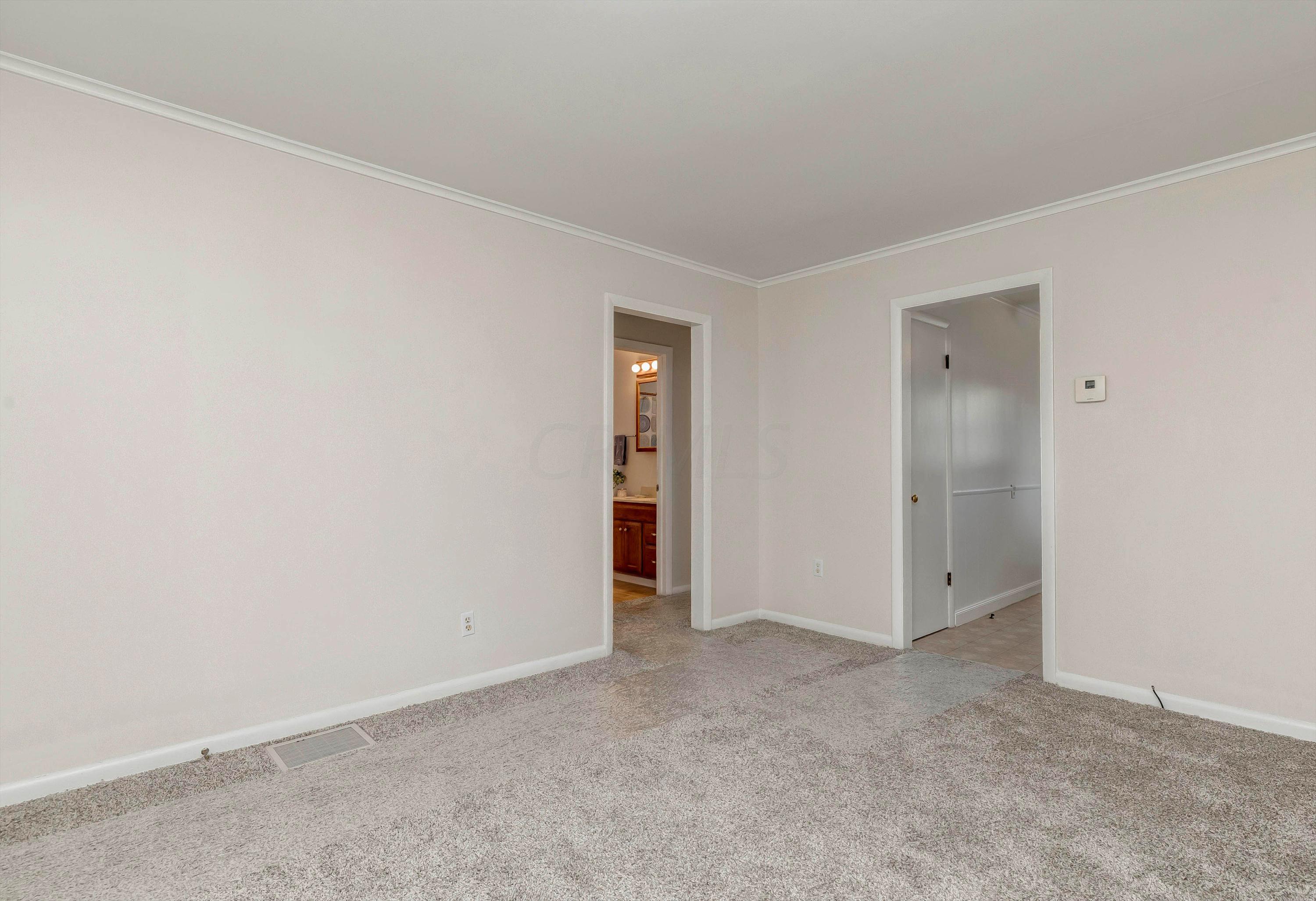 502 Elaine Road Whitehall, OH 43213 - Photo 7 of 32